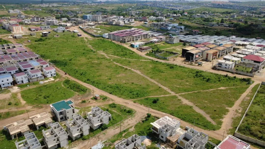 Vue aérienne du site des terrains avec ACD à Bingerville
